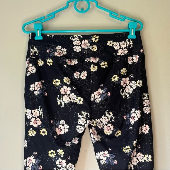 Maurices Blue Floral Patterened In Motion Cropped Leggings Size Large - Picture 7 of 10